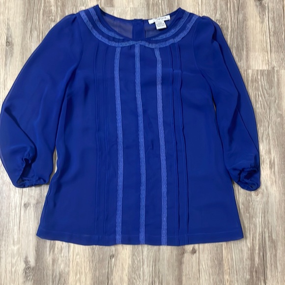 - Dress up shirt 🔴 - Picture 1 of 2